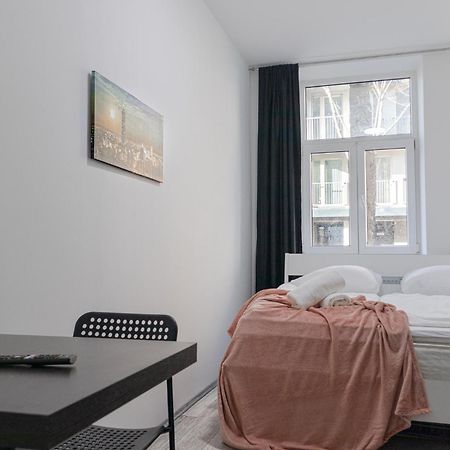 Affordable 5-Br Shared Apartment / Enkplatz U3 Getaway Wien Exterior foto