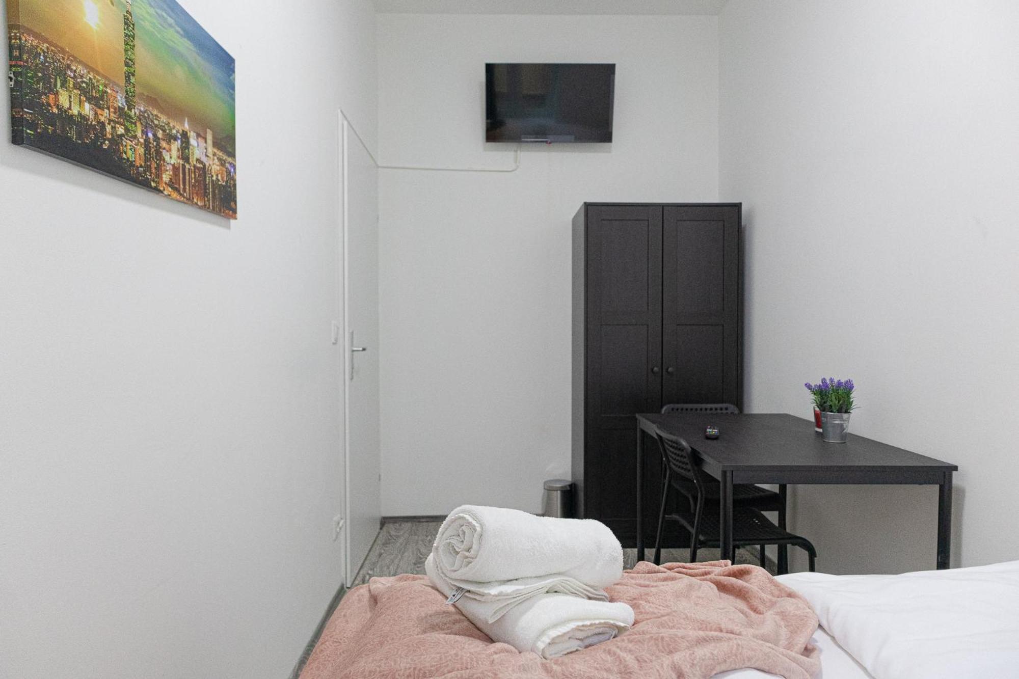 Affordable 5-Br Shared Apartment / Enkplatz U3 Getaway Wien Exterior foto